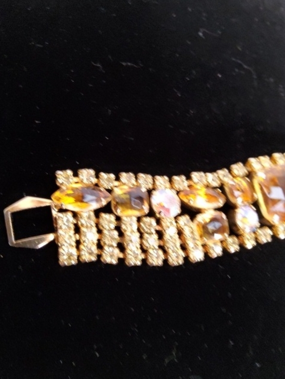 Vintage Goldtone Statement Bracelet. - Picture 2 of 8